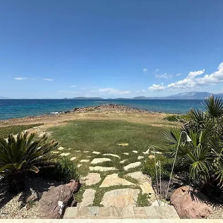 Beachfront House In Cesme Villa *
